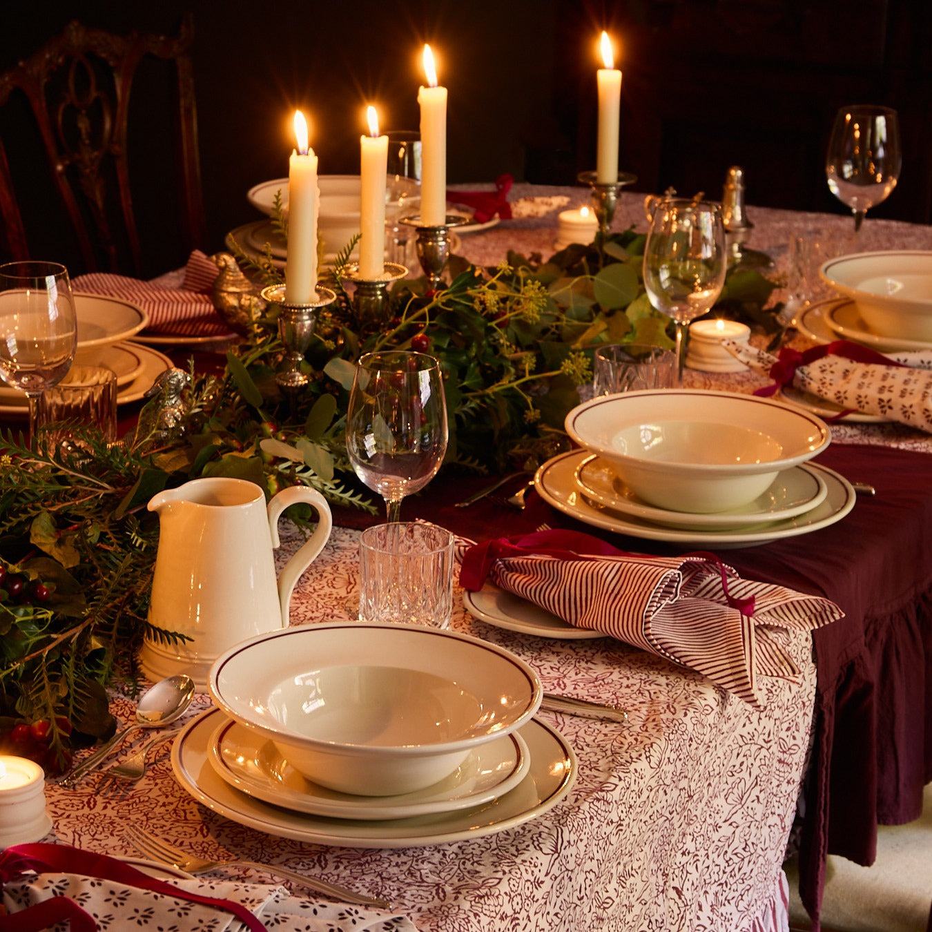 Shallow Bowl Burgundy Line - Classical Porcelain