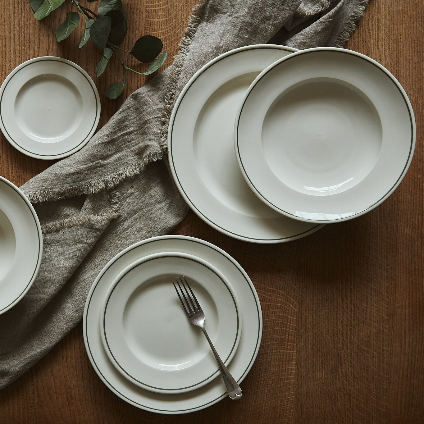 Dinner Plate Forest Green Line - Classical Porcelain