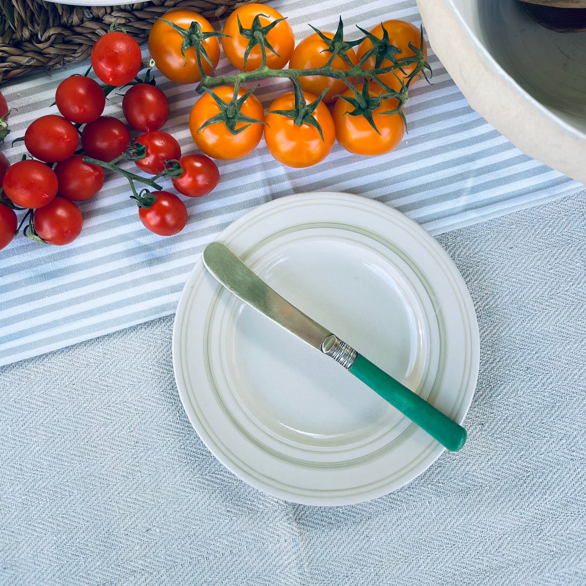 Set of Small Side Plates Clover Green Linen Stripe - Classical Stonewa