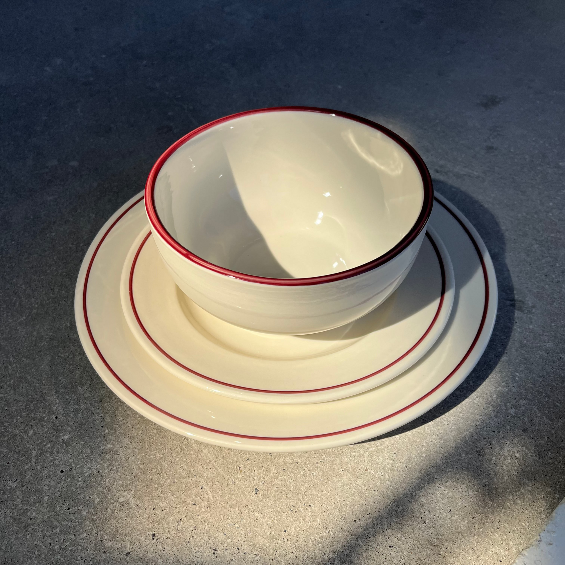 Porcelain Simple Bowl with Burgundy Rim
