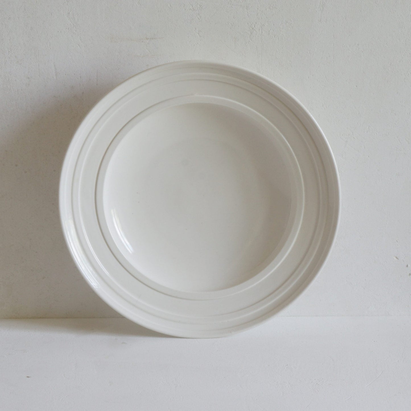 Classical Porcelain Impressed Line Shallow Bowl