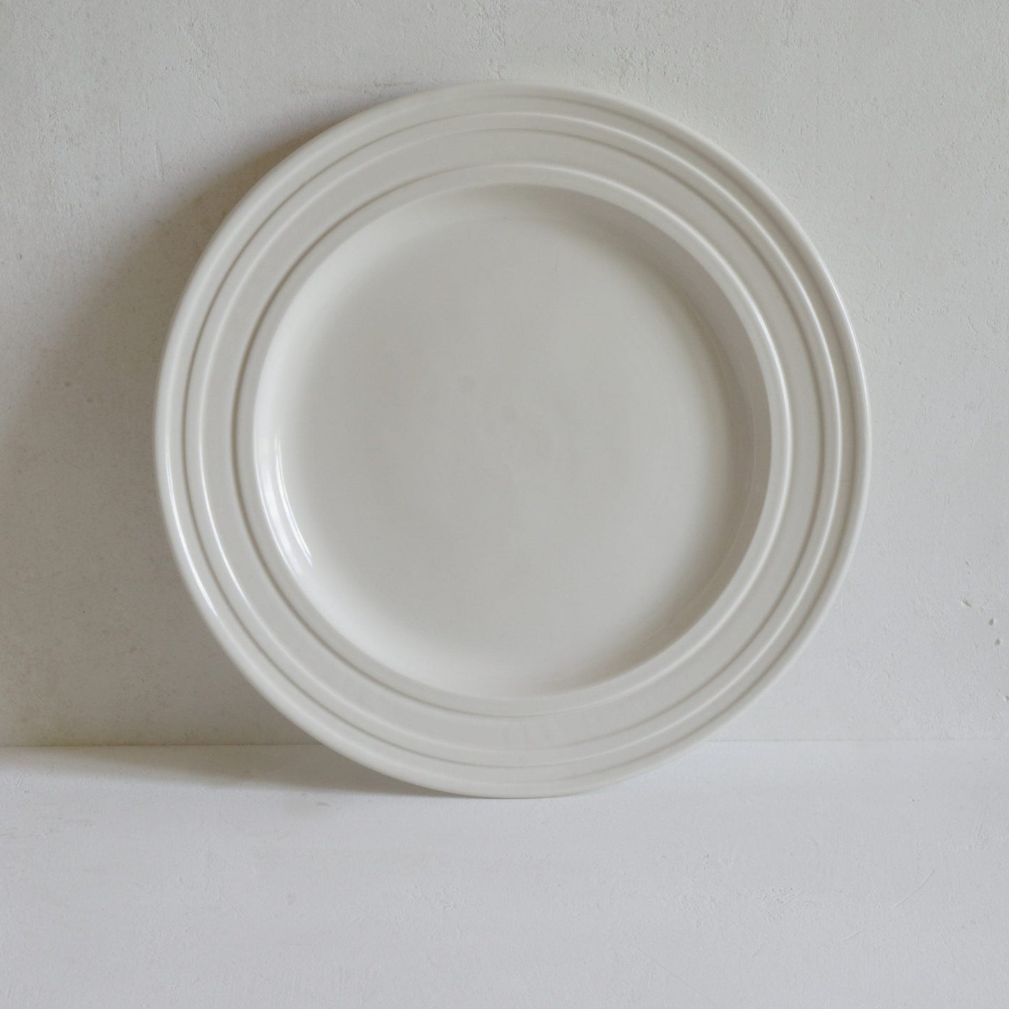 Impressed Line Dinner Plate in Porcelain