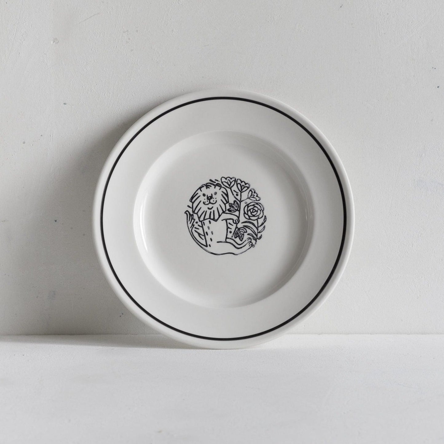 Makoto Kagoshima John Julian lion side plate