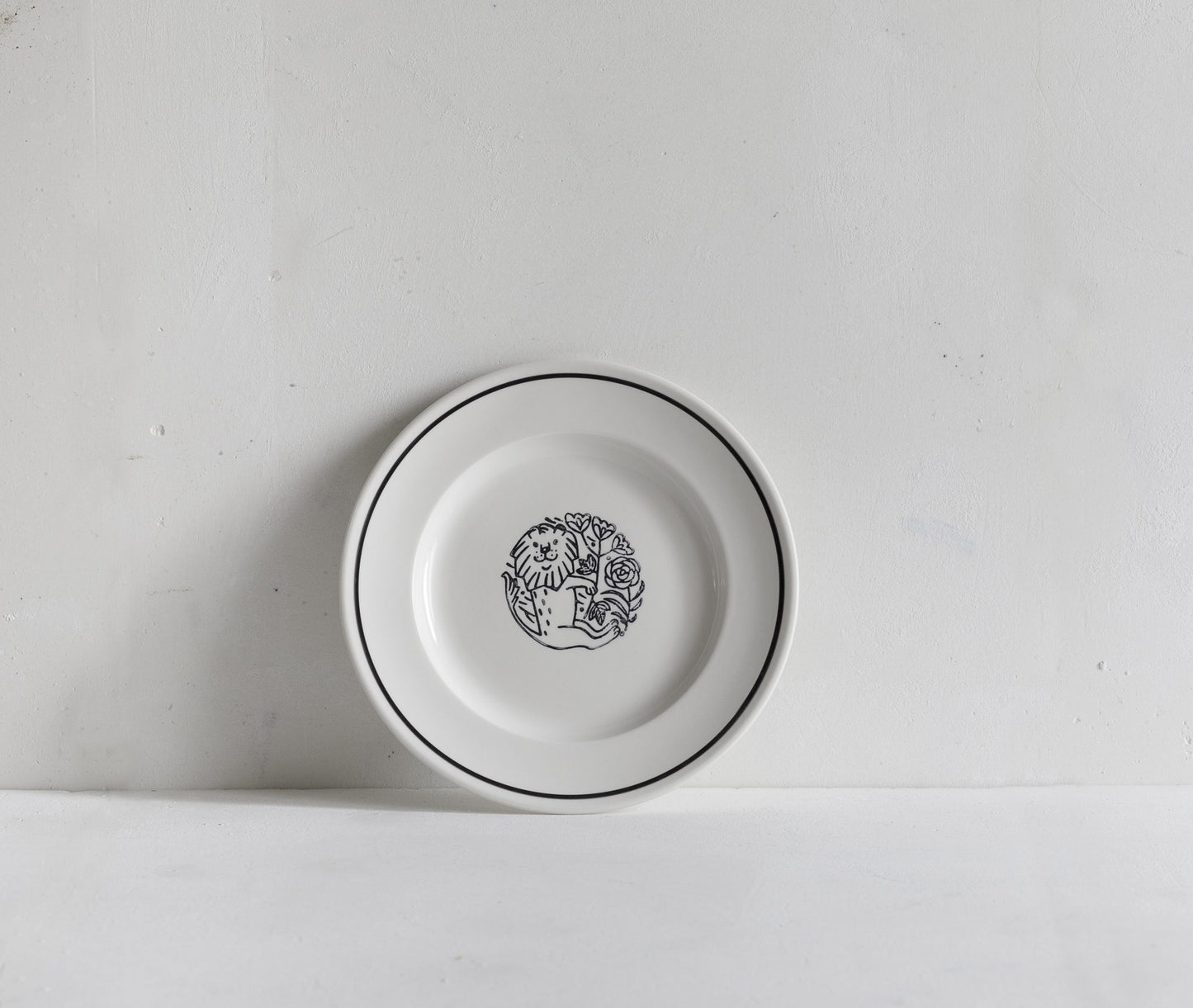 Makoto Kagoshima John Julian lion side plate