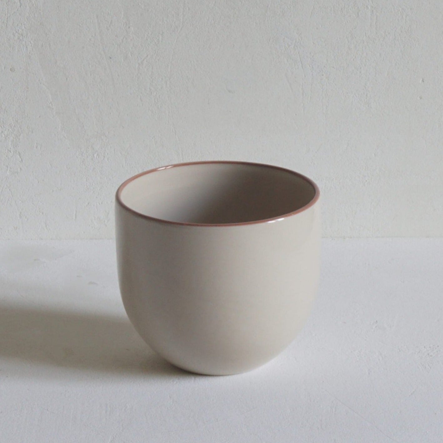Simple beaker with a rose pink rim