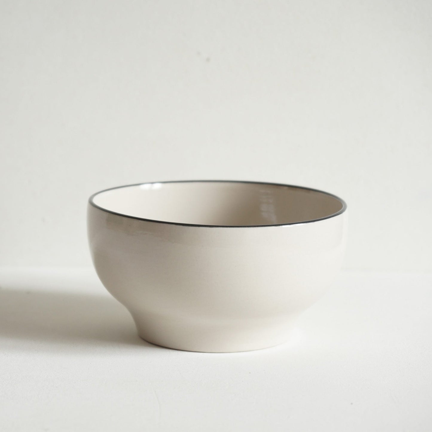 Simple Stoneware Bowl Black Rim