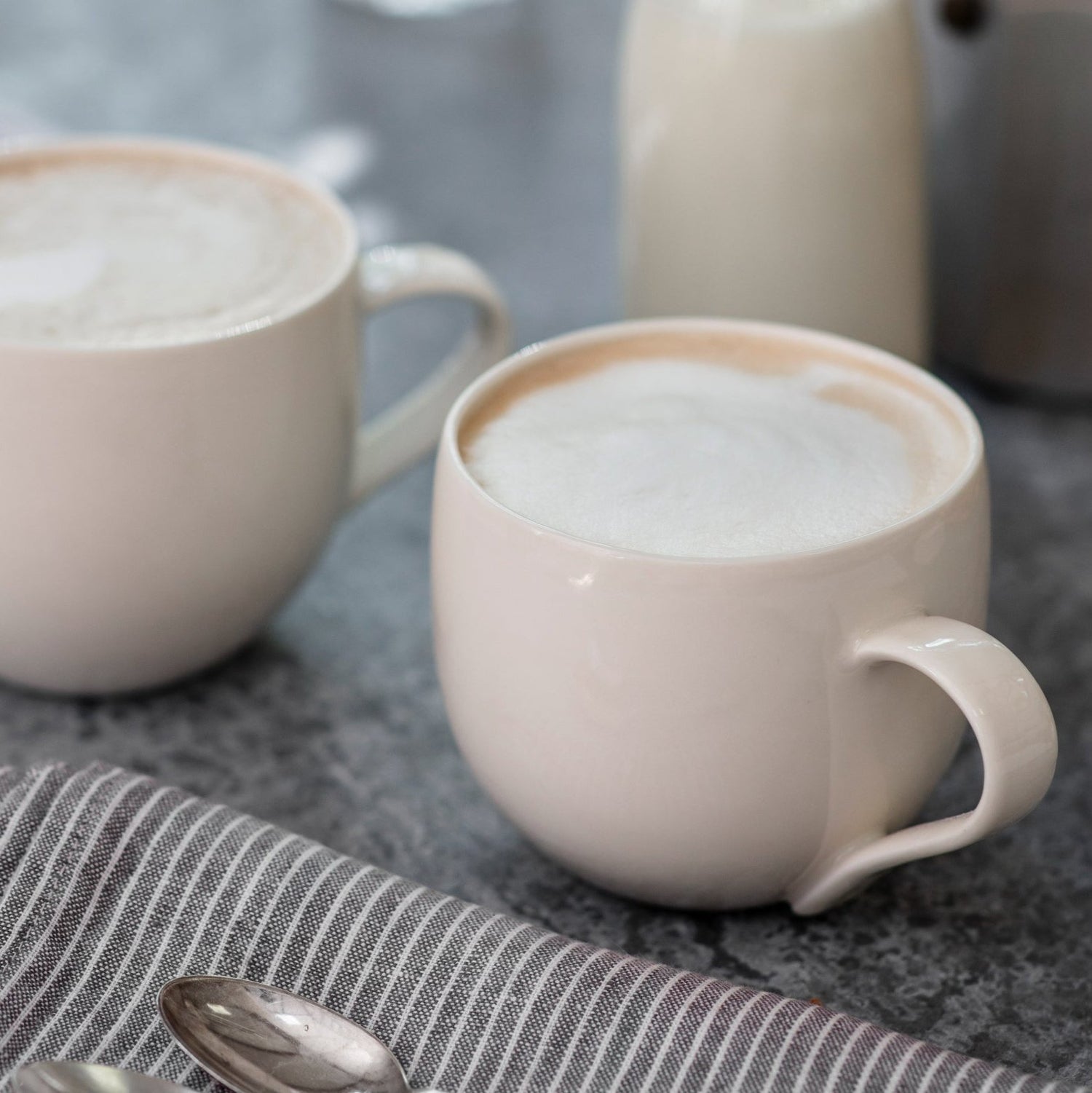 Mugs, Cups & Saucers