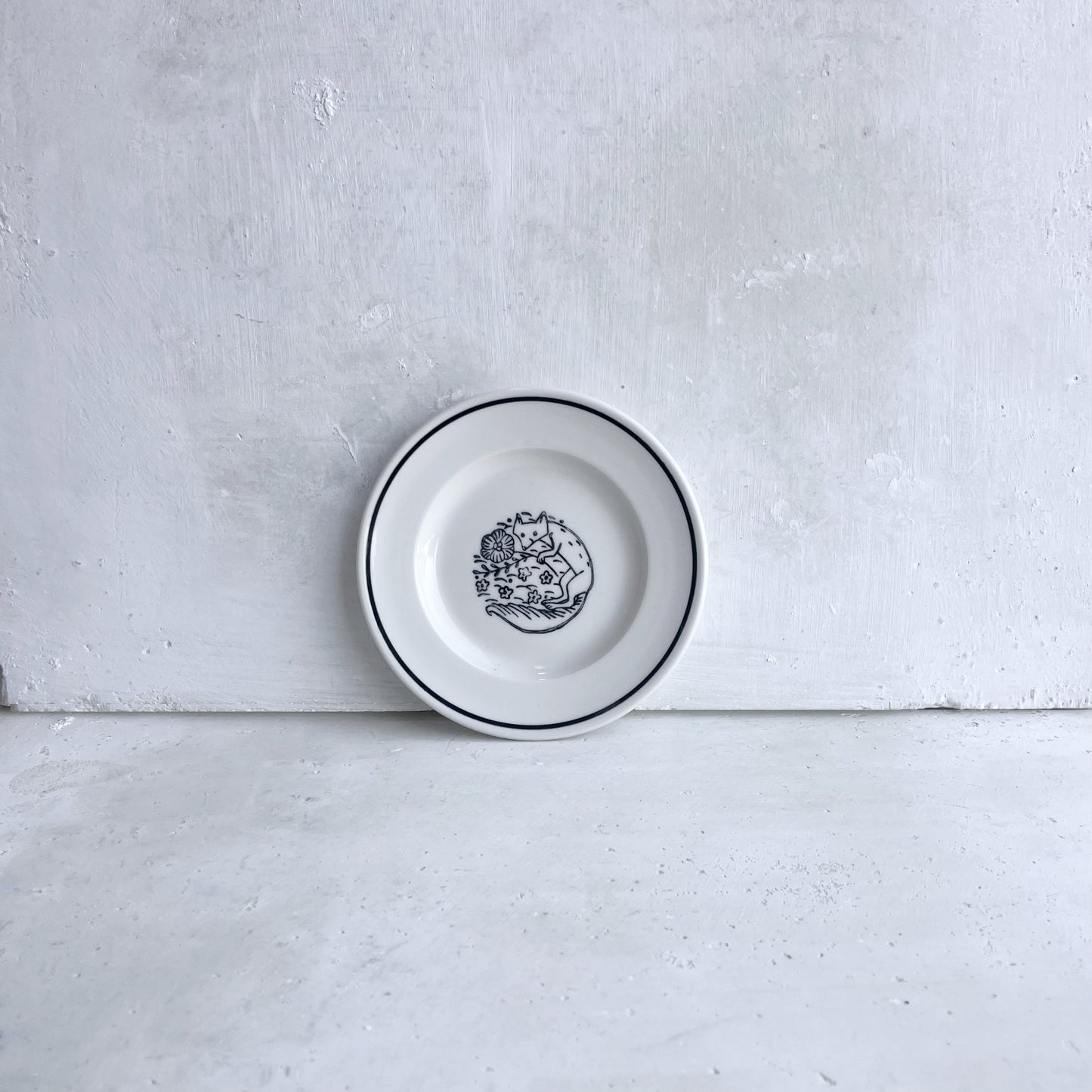 Small Side Plates with Fox design in black with black line around the rim
