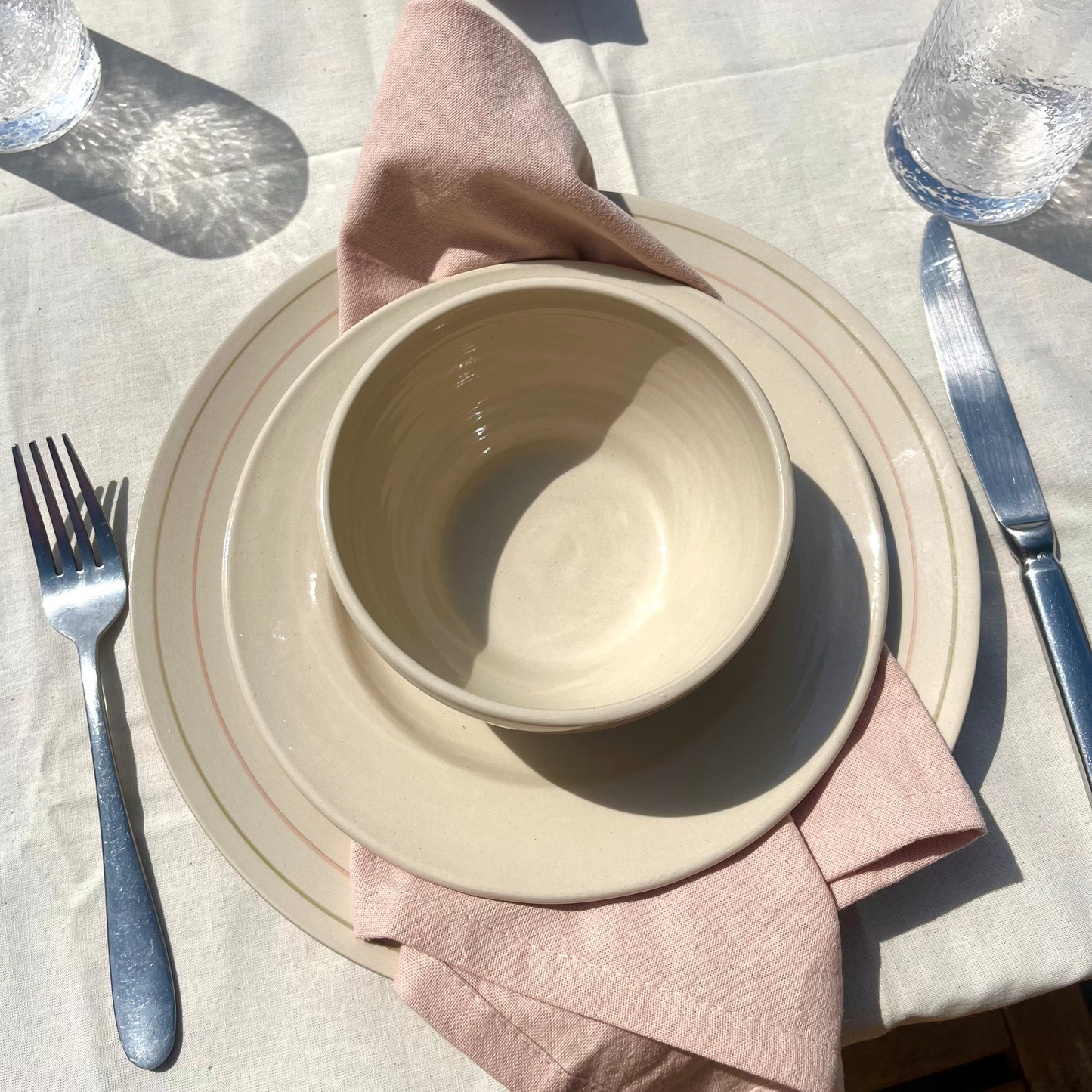 Bistro plate with plain stoneware plate and Simple Bowl