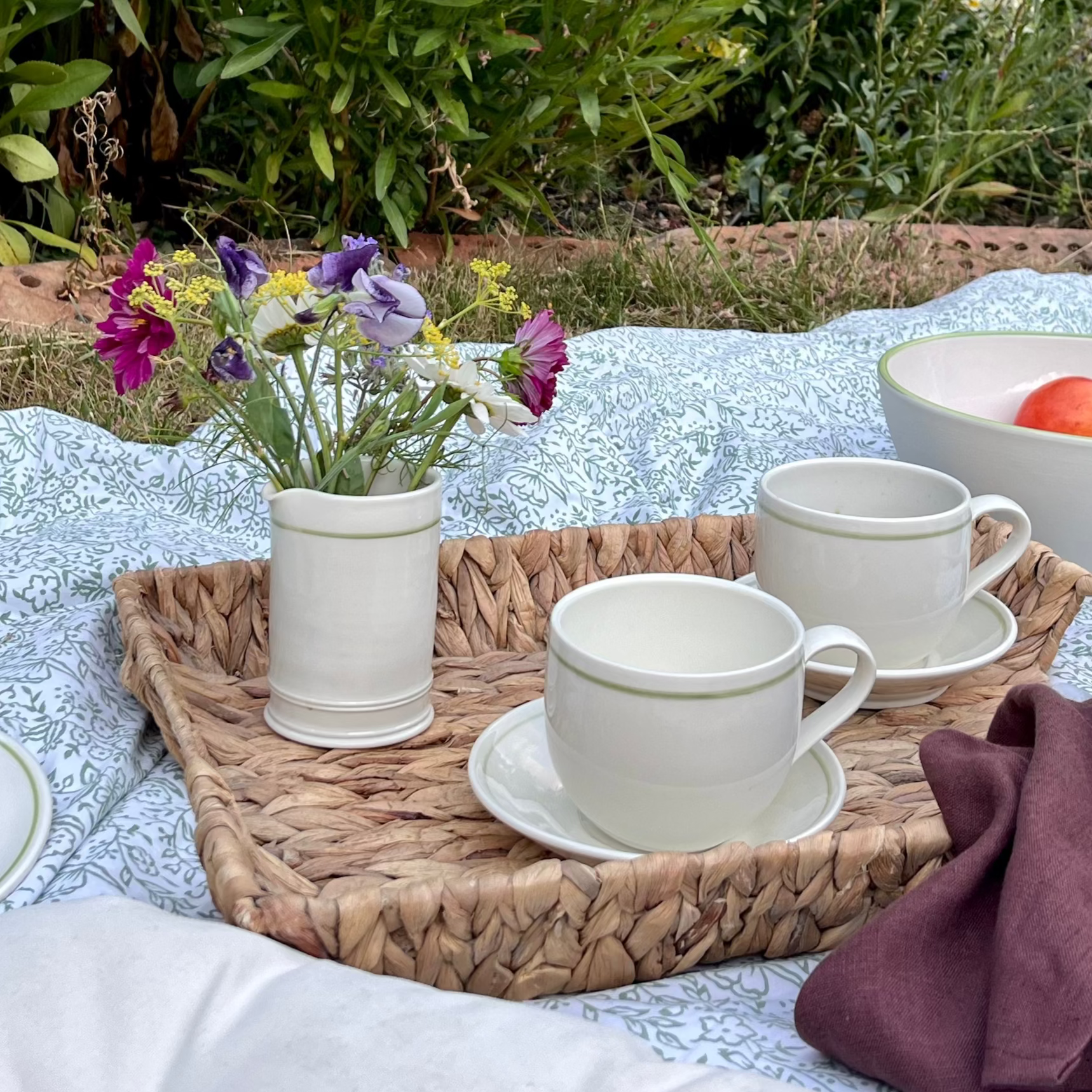 Cream Jug Clover Green Line - Classical