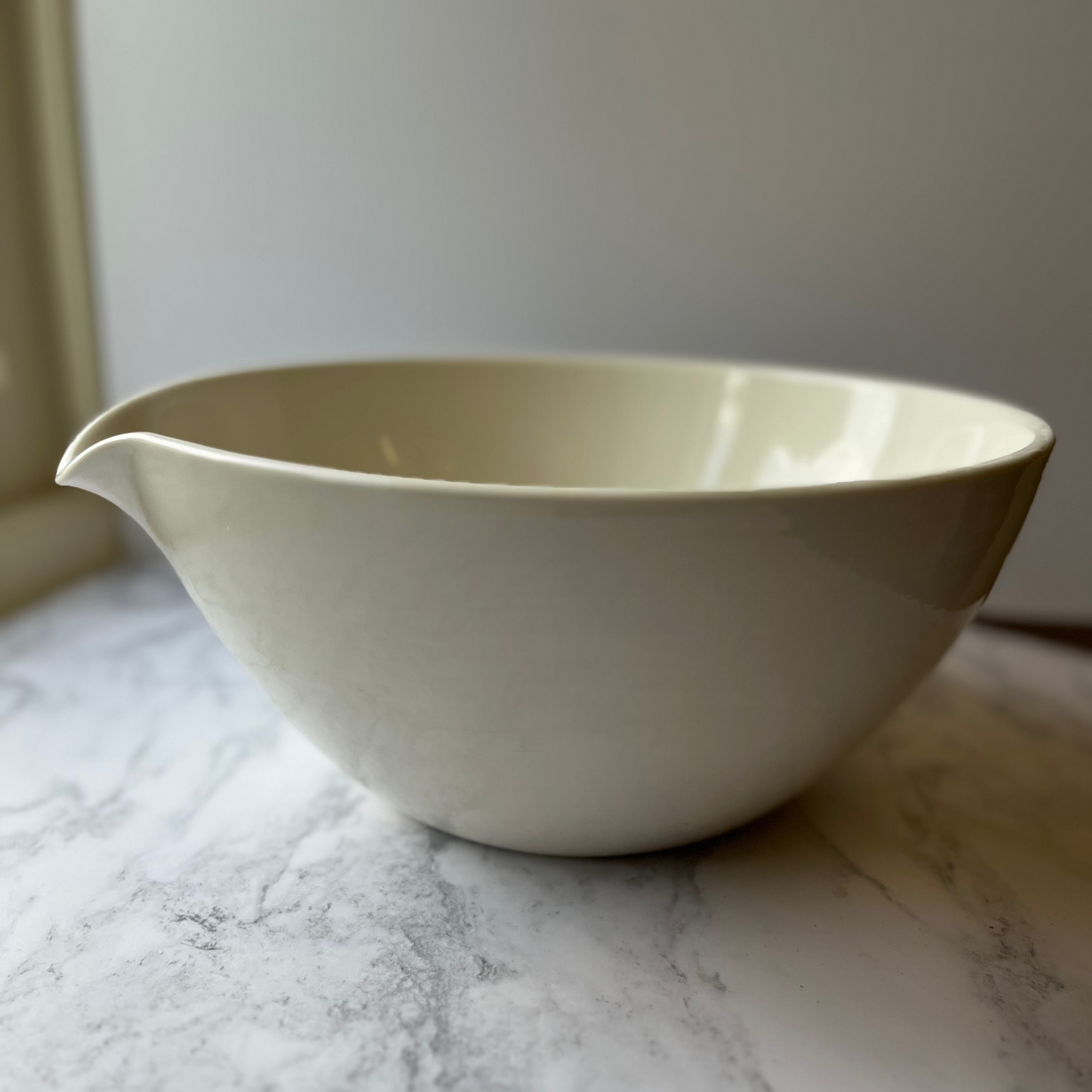 Mixing Bowl with Spout Fully Glazed Large