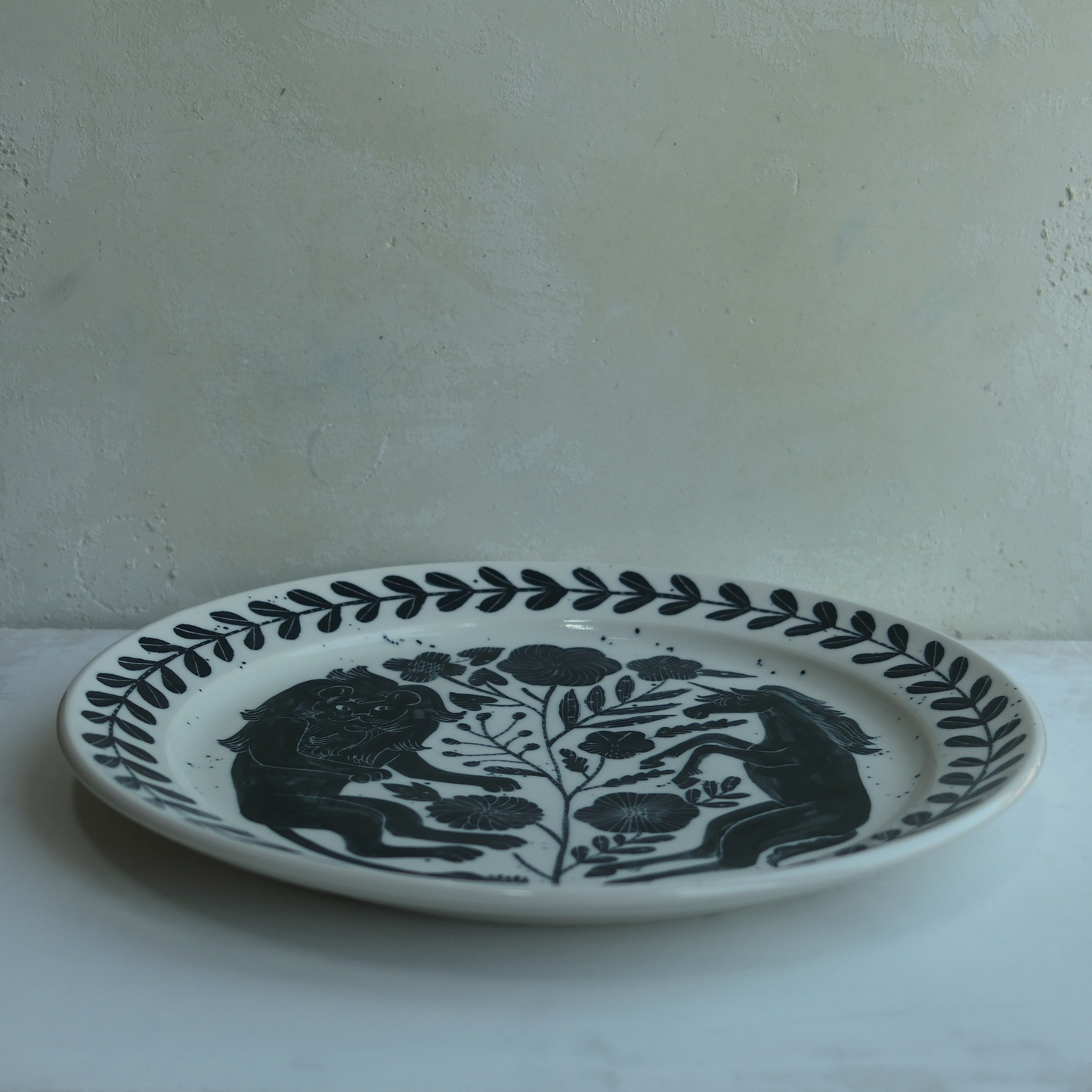 Exclusive Hand Painted John Julian x Makoto Kagoshima Classical Platter - Lion & Unicorn