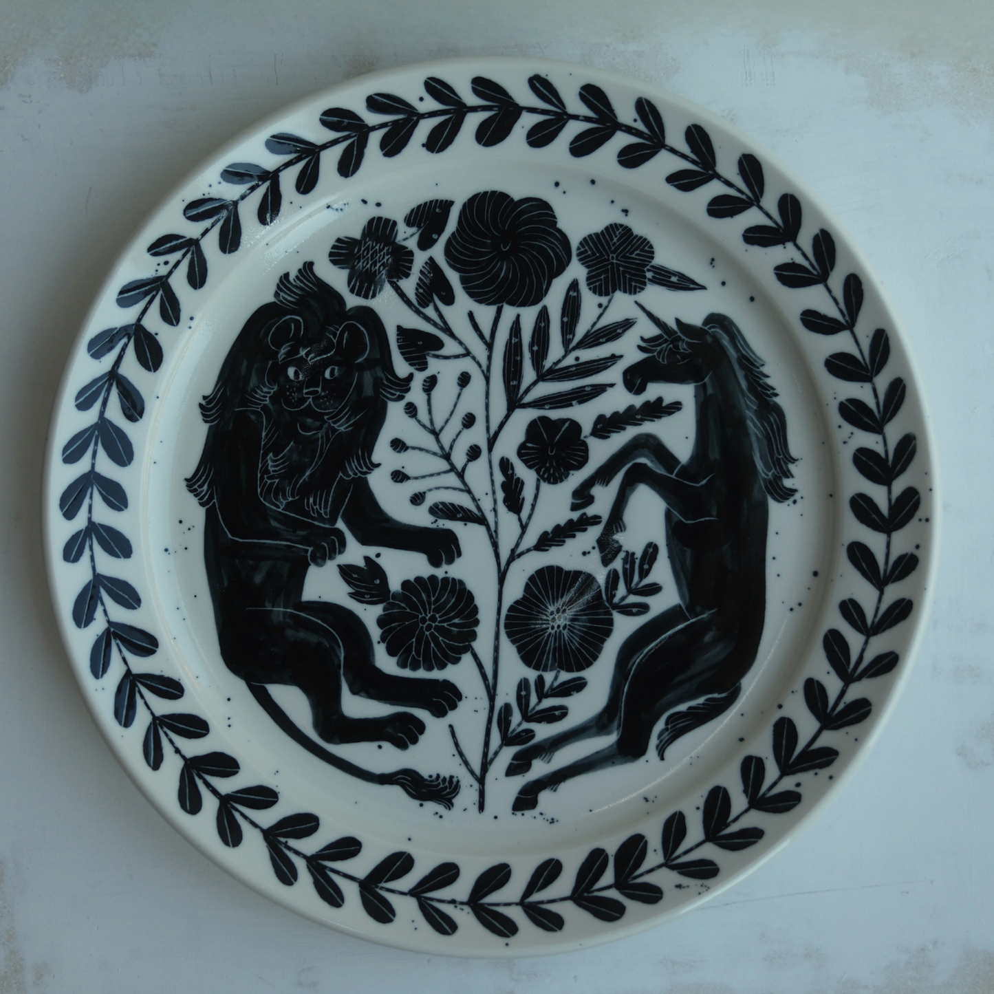 Exclusive Hand Painted John Julian x Makoto Kagoshima Classical Platter - Lion & Unicorn