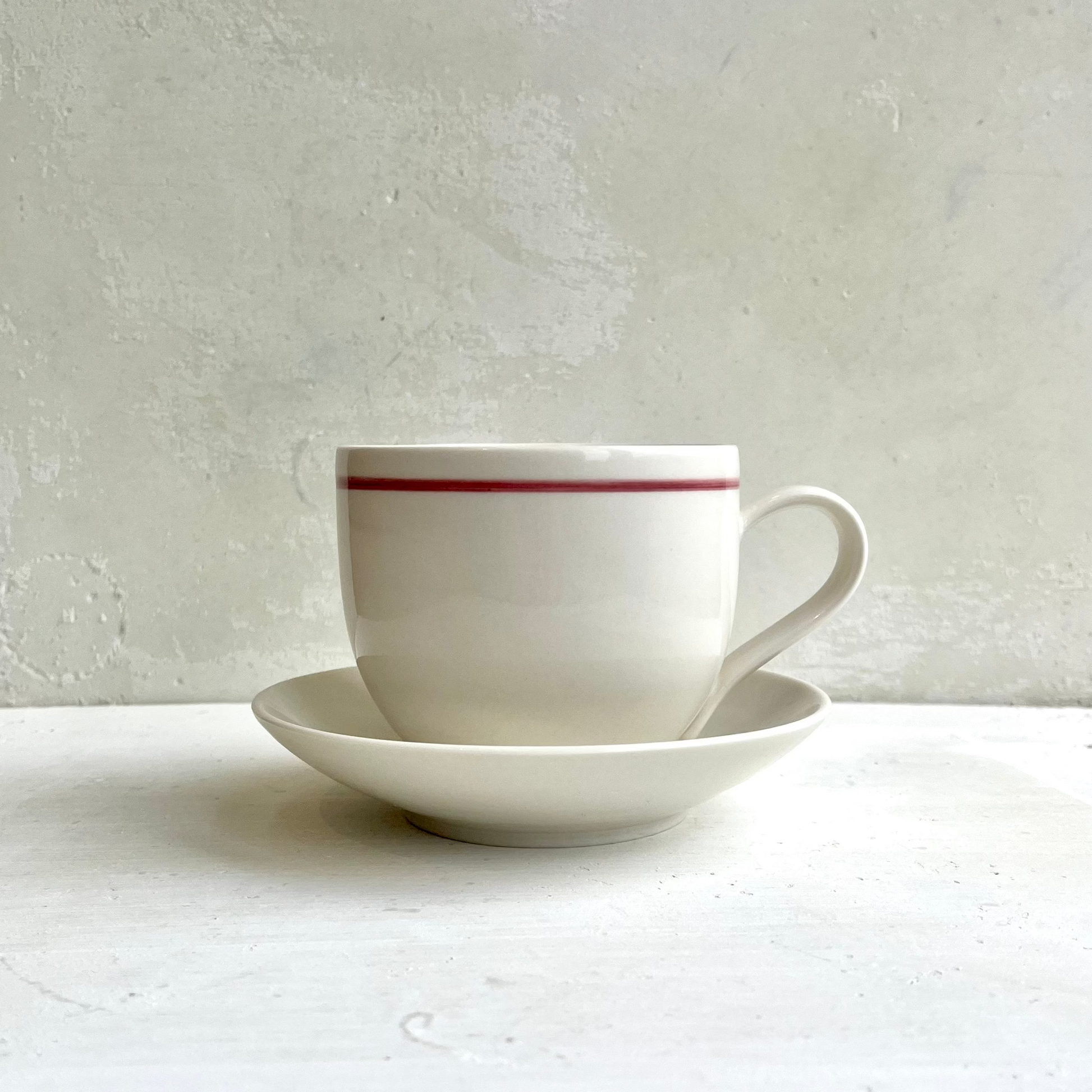 Simple Porcelain Mug with Rhubarb Line