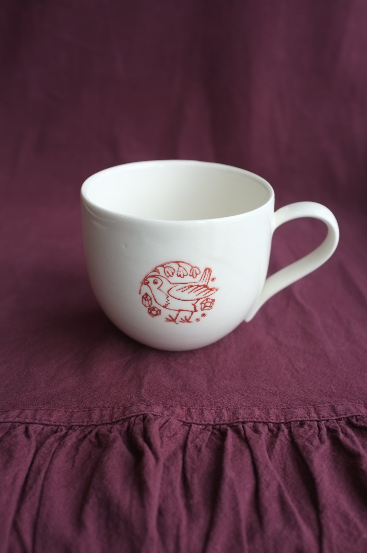 John Julian and Makoto Kagoshima Simple Mug with Robin - Burgundy