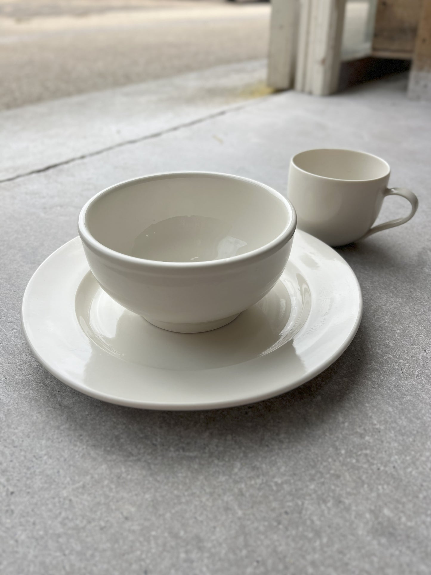 Plain Porcelain Dinner Plate. Simple Bowl and Simple Mug
