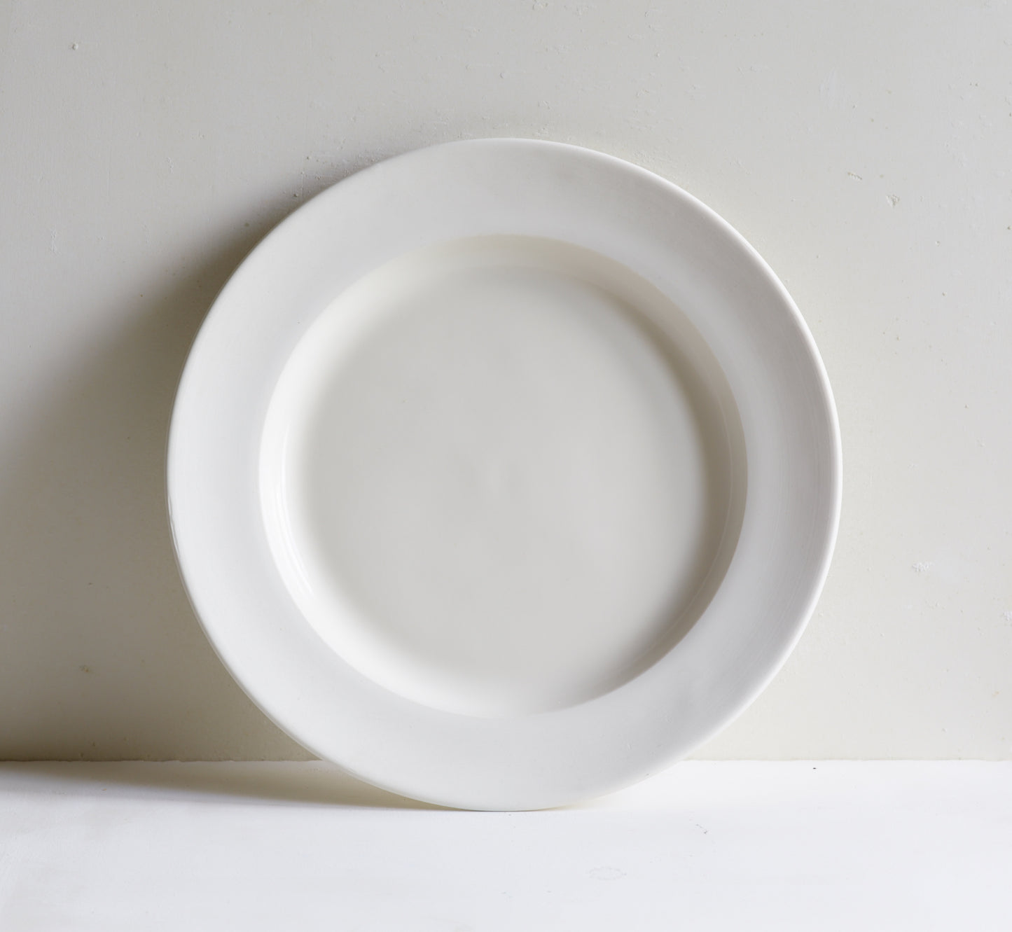 Classical Plain Porcelain Dinner Plate with Unglazed Border