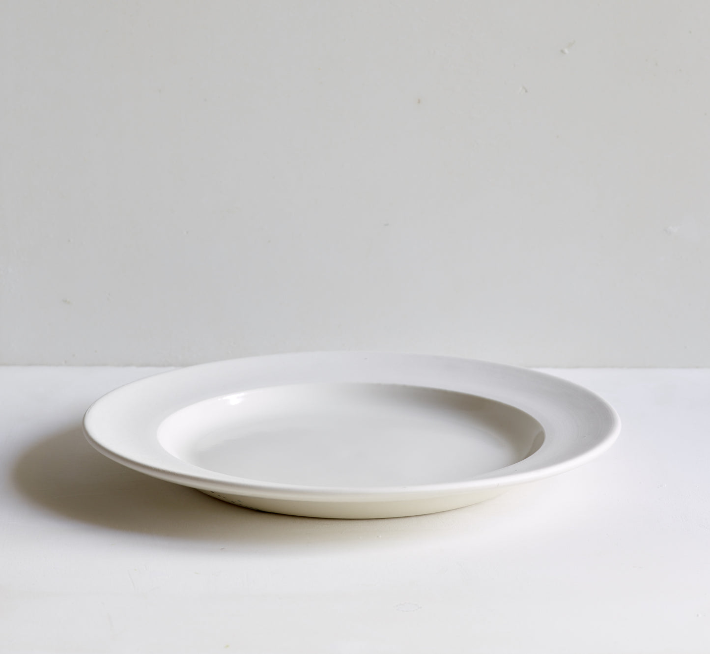 Classical Plain Porcelain Dinner Plate with Unglazed Border