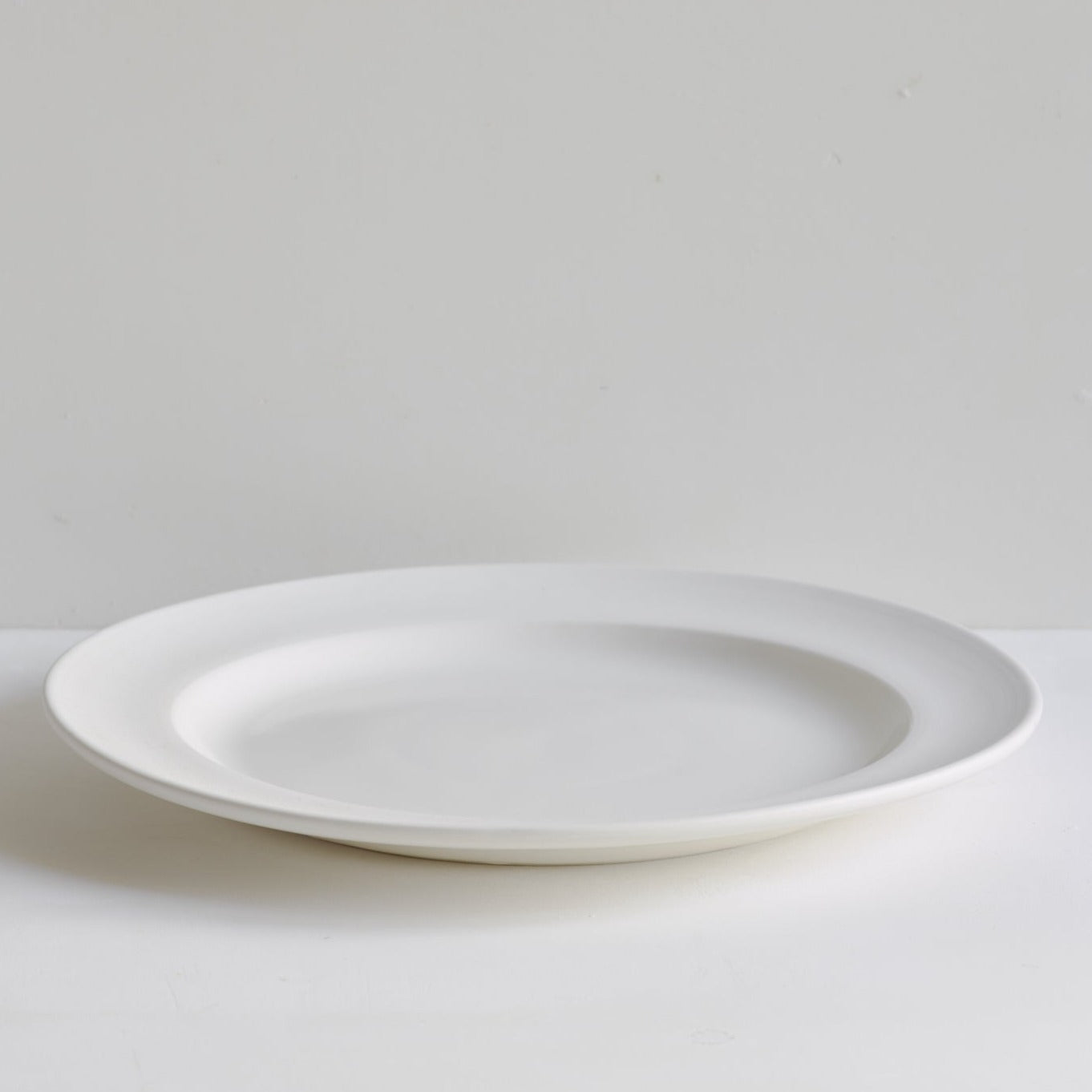 Classical Plain Porcelain Large Dinner Plate Unglazed Border