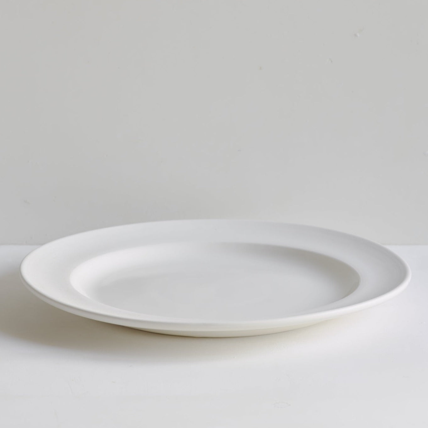 Classical Plain Porcelain Large Dinner Plate Unglazed Border