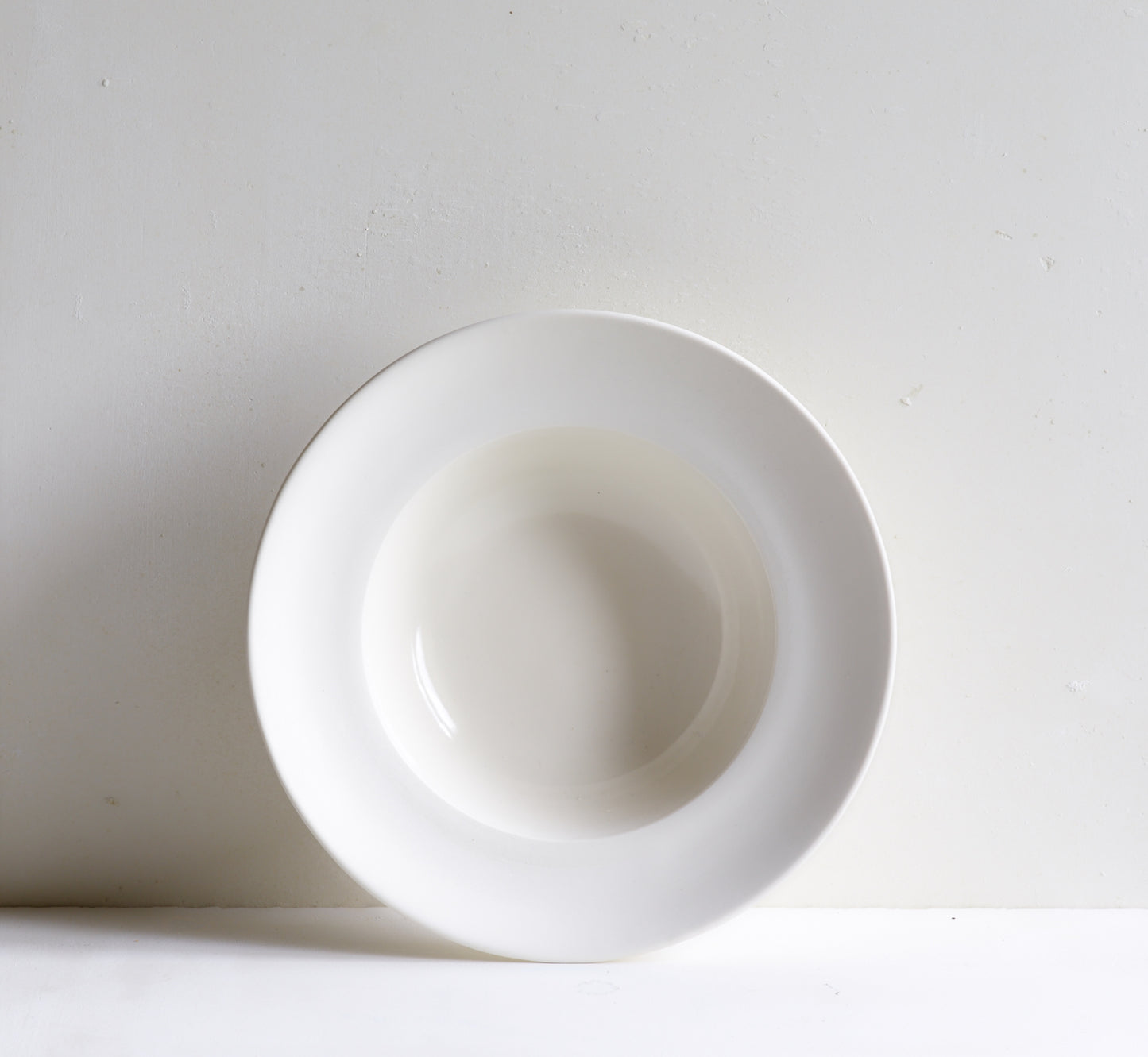 Classical Porcelain Deep Bowl with Unglazed Rim