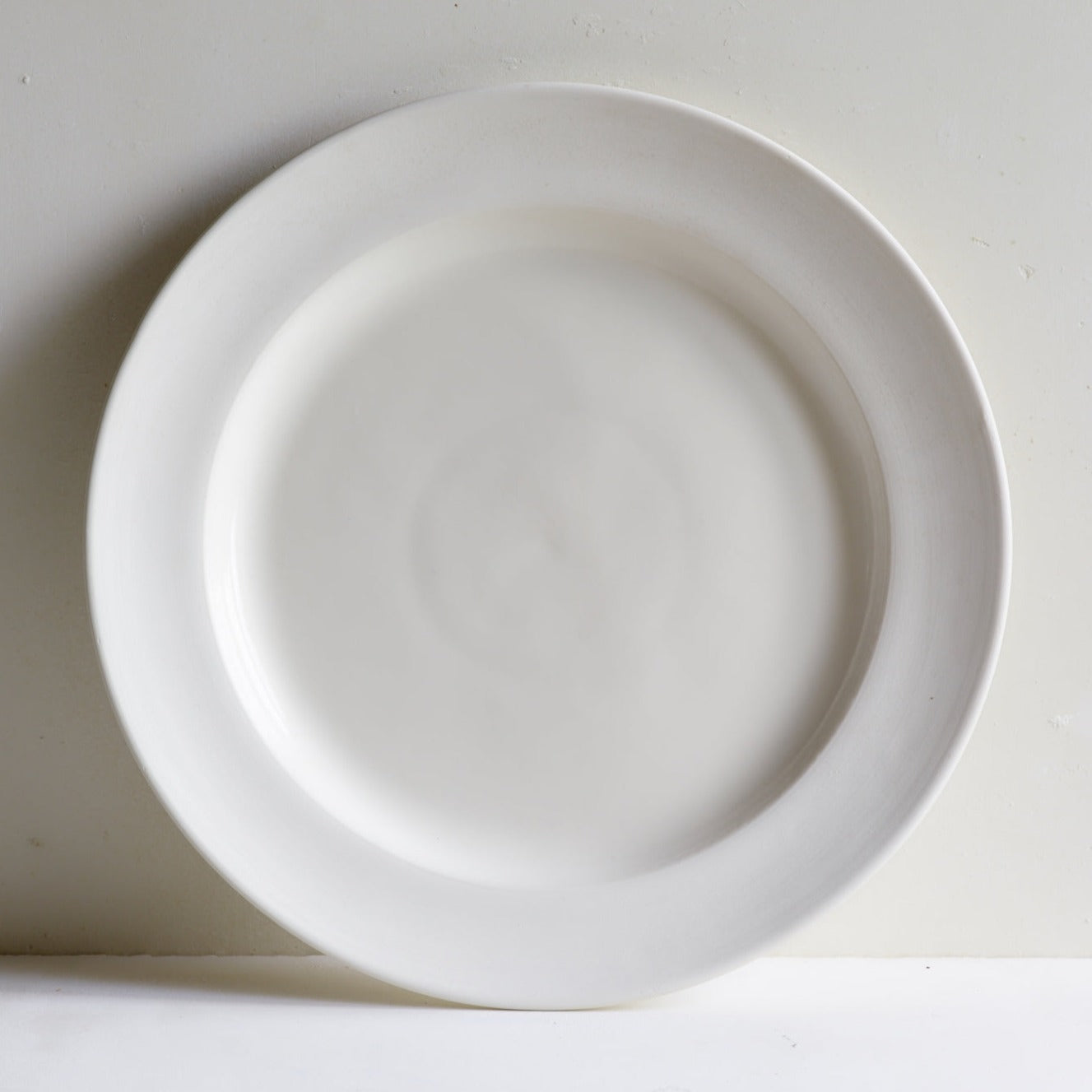 Plain porcelain unglazed border large dinner plate