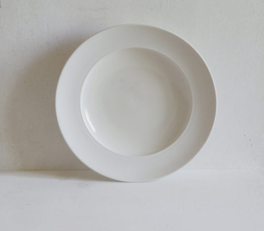 Classical Porcelain Shallow Bowl (Unglazed Border)