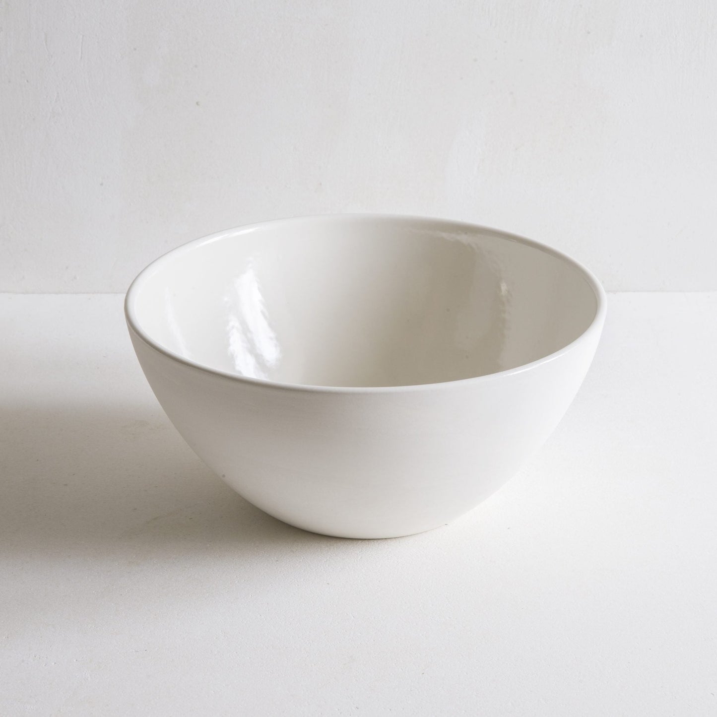 Medium porcelain serving bowl