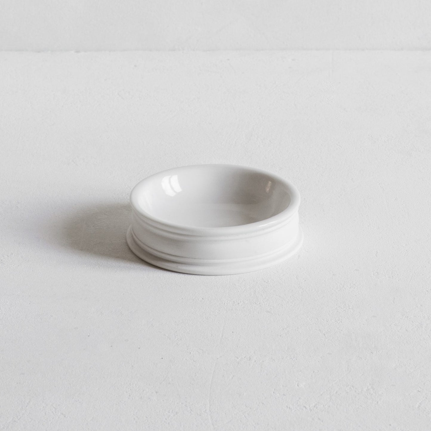 Classical porcelain Pinch Pot Small