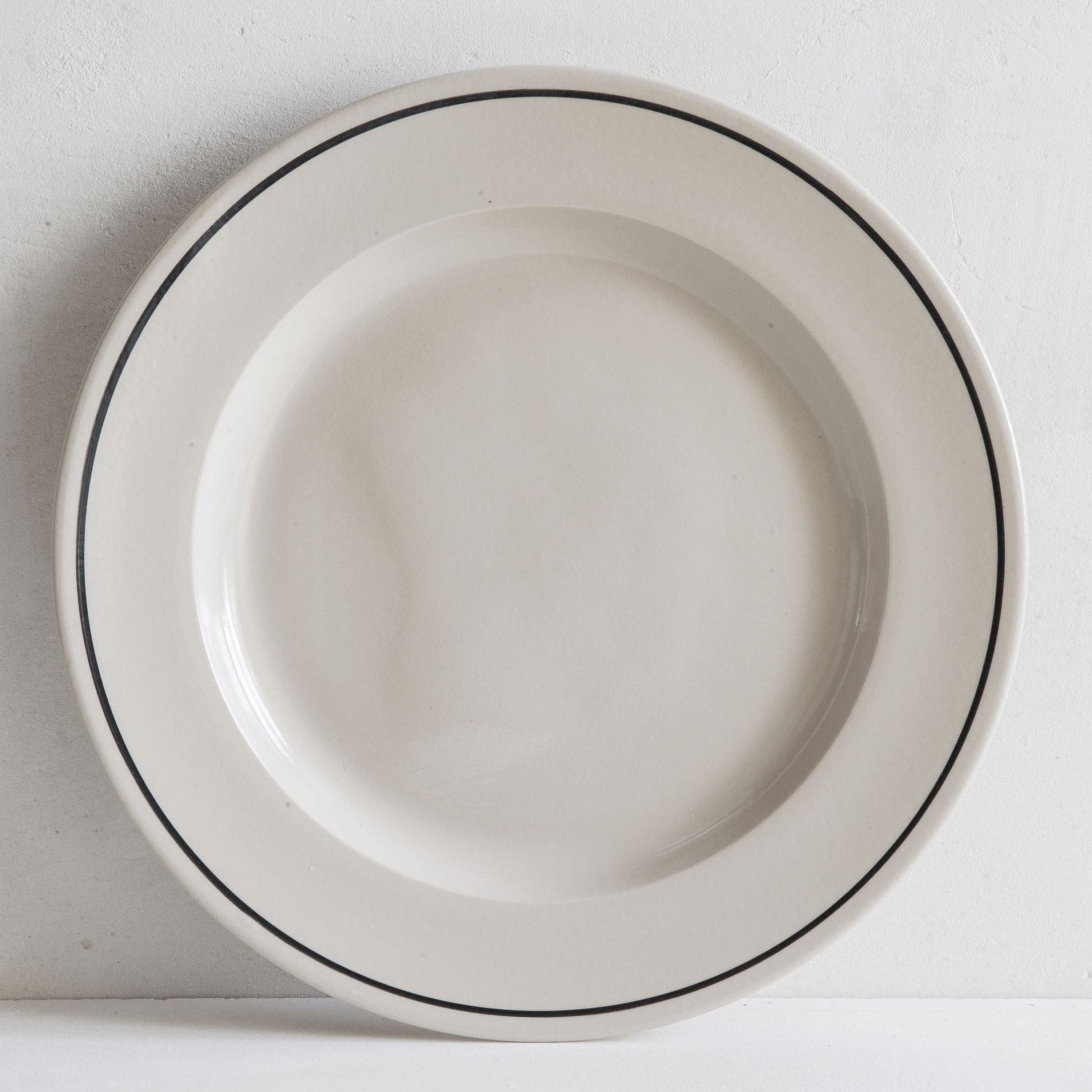 Classical Stoneware Dinner Plate Black Line Luxury Dinnerware