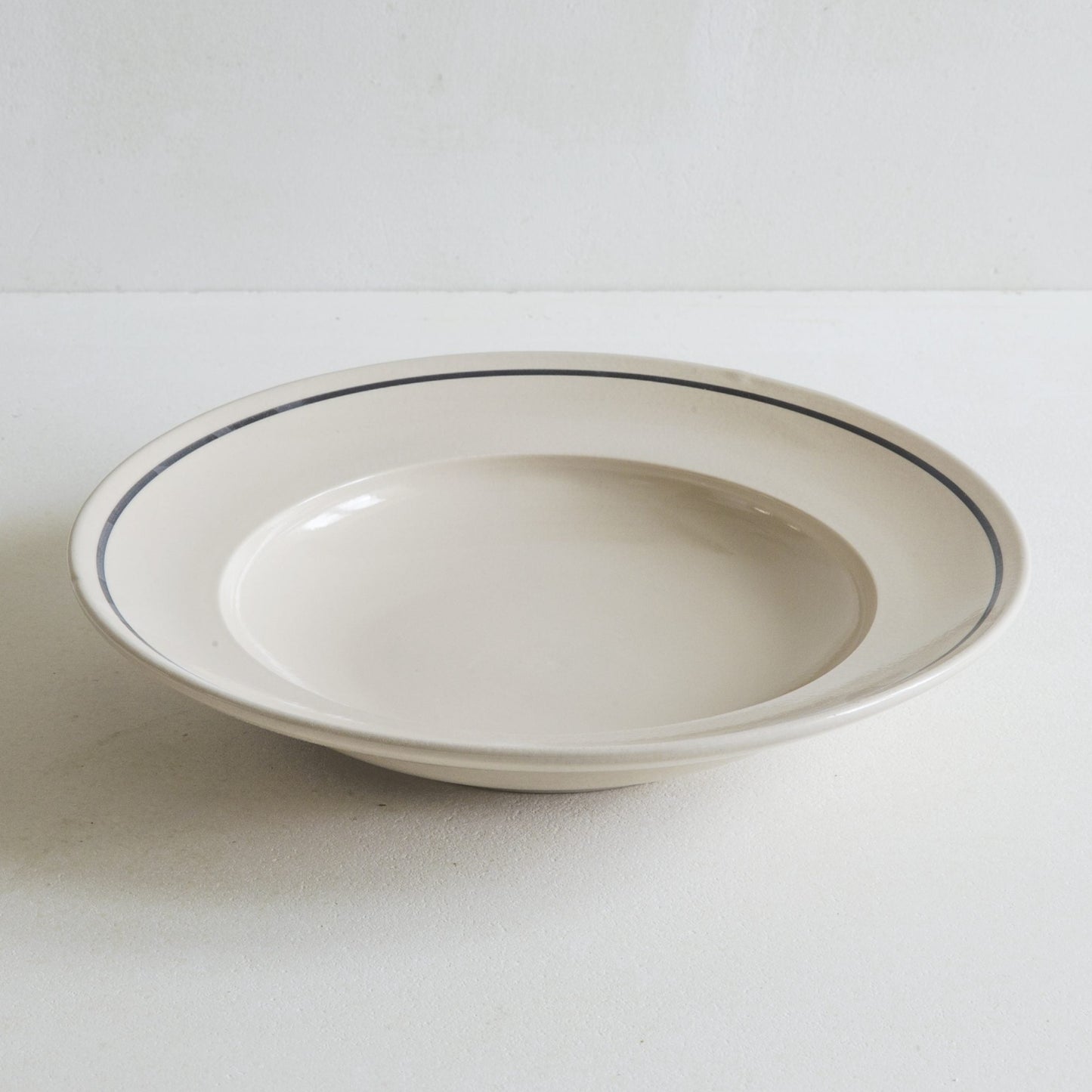 Classical Stoneware Line Noir Shallow Bowl